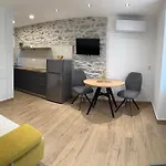 Eleonora Apartments