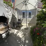 Eleonora Apartments
